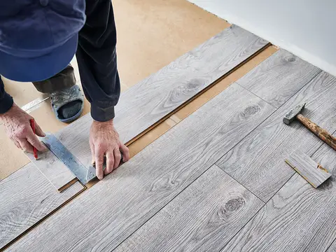 Marking a cutting line on laminate flooring